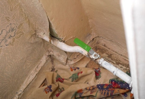 leaking heating pipe