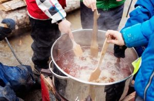 boilin maple sap for syrup